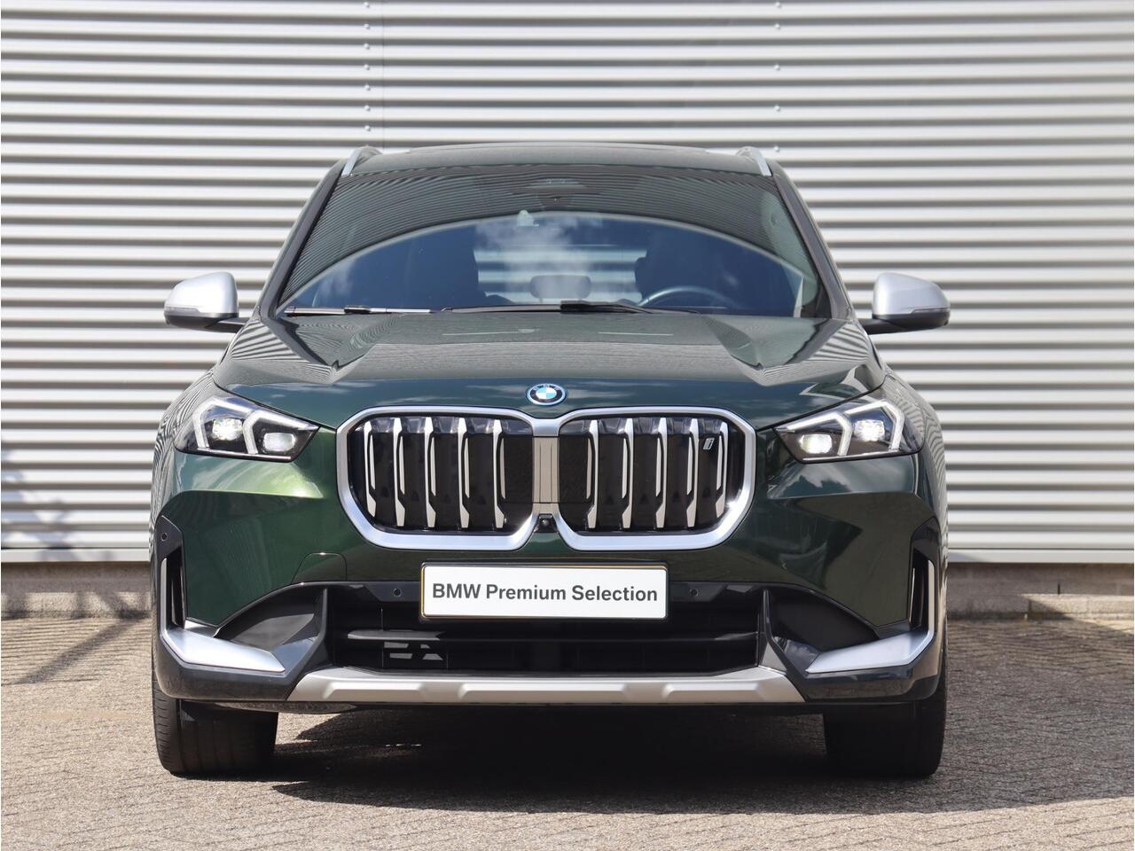 BMW iX1 xDrive30 | X-Line | Panodak | Trekhaak | Harman Kardon | Head-Up | Parking Assistant Plus | Comfort Access | Elektr. Voorstoel | Stuurwielverwarming | 20'' LMV