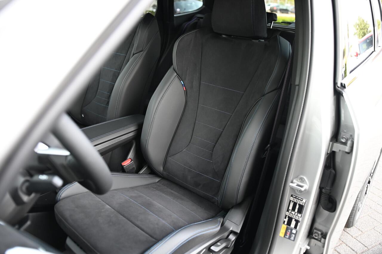 BMW iX1 eDrive20 M Sport / Trekhaak / Sportstoelen / Achteruitrijcamera / Adaptieve LED / M Adaptief onderstel / Comfort Access