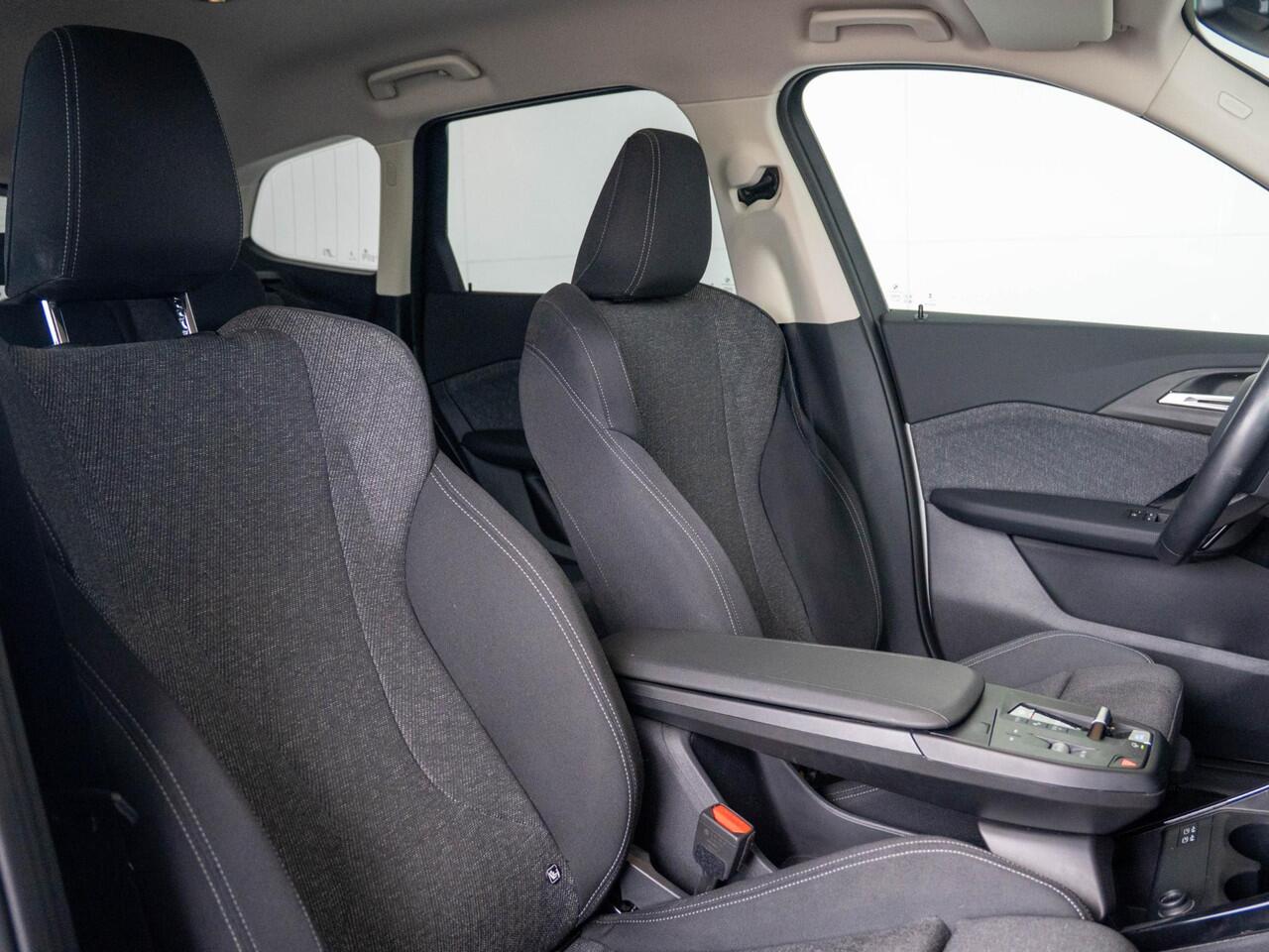 BMW iX1 xDrive30 | Driving Assistant Plus | Achteruitrijcamera | Sportstoelen | PDC | 17''