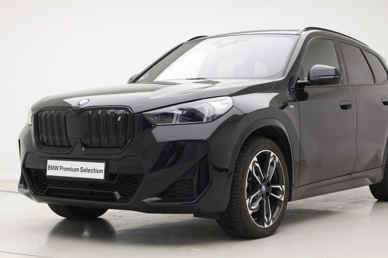 BMW iX1 xDrive30 67 kWh | Panorama | Camera | Harman Kardon | BSI 4jr | Nu voor eur. 47.895,-