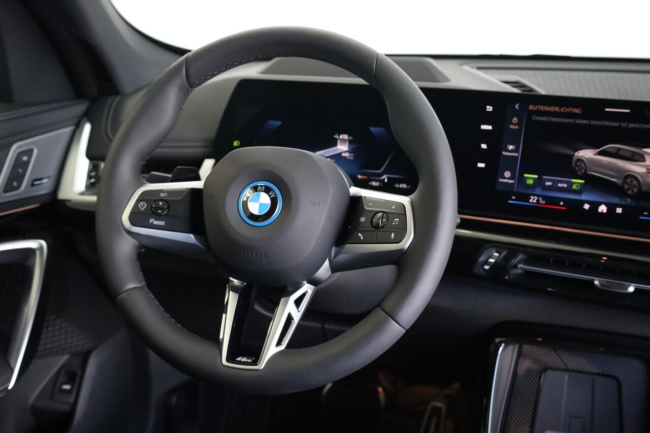 BMW iX1 eDrive20 M Sportpakket Pro | Head-Up Display | Panoramadak | Elektr. Trekhaak