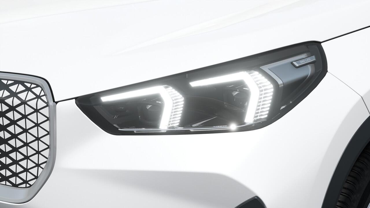 BMW iX1 eDrive20 Pure Edition / Adaptieve LED / Comfort Access / Parking Assistant / Stoelverwarming