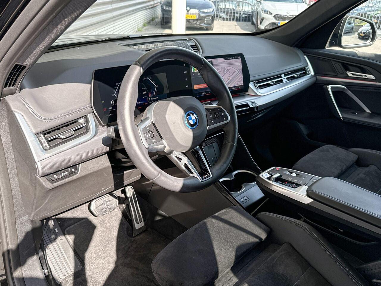 BMW iX1 eDrive20 M Sportpakket / Premium Pack / Elektrische Trekhaak / Selections