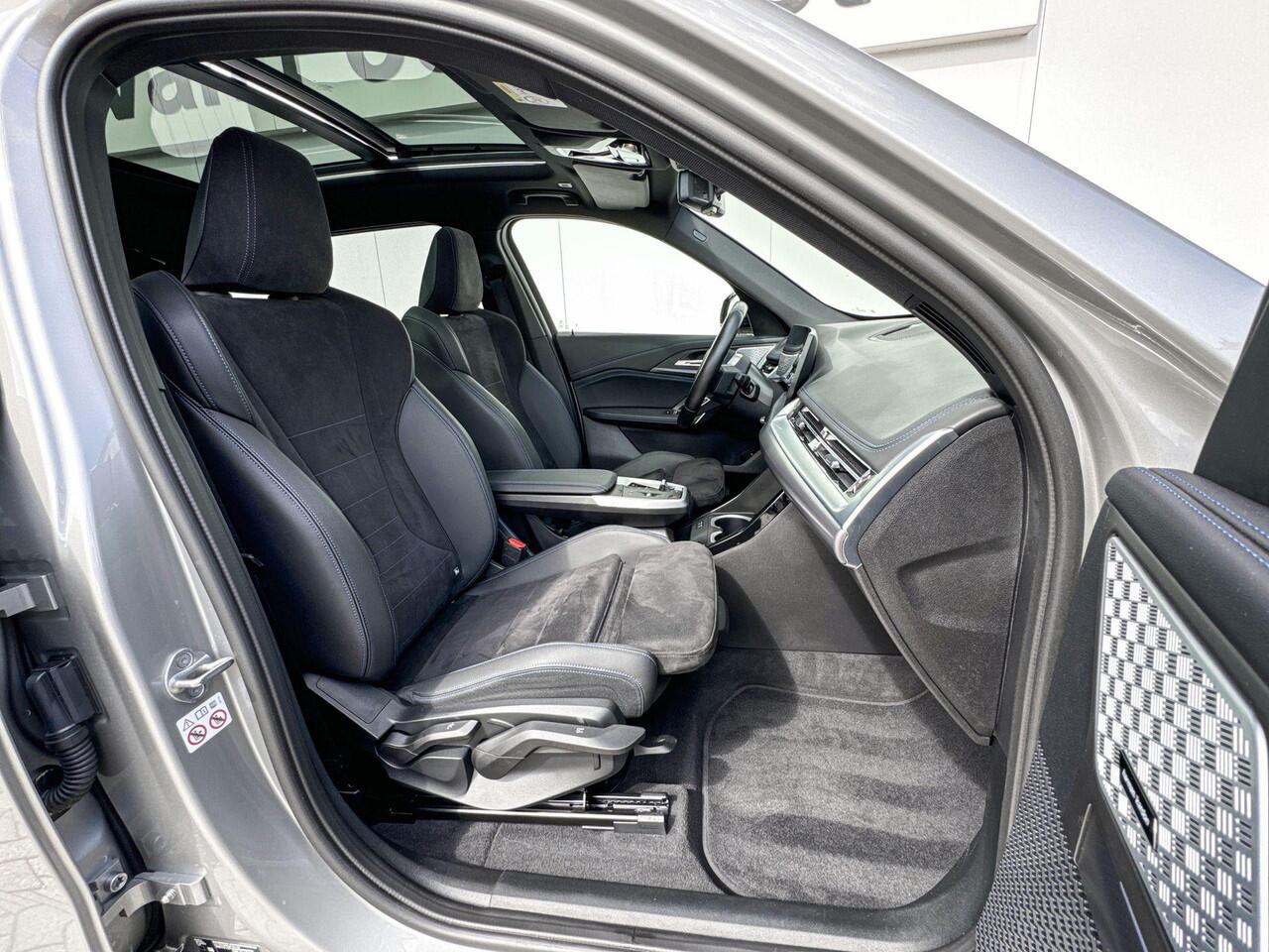 BMW iX1 xDrive30 Launch Edition 67 kWh | Selections