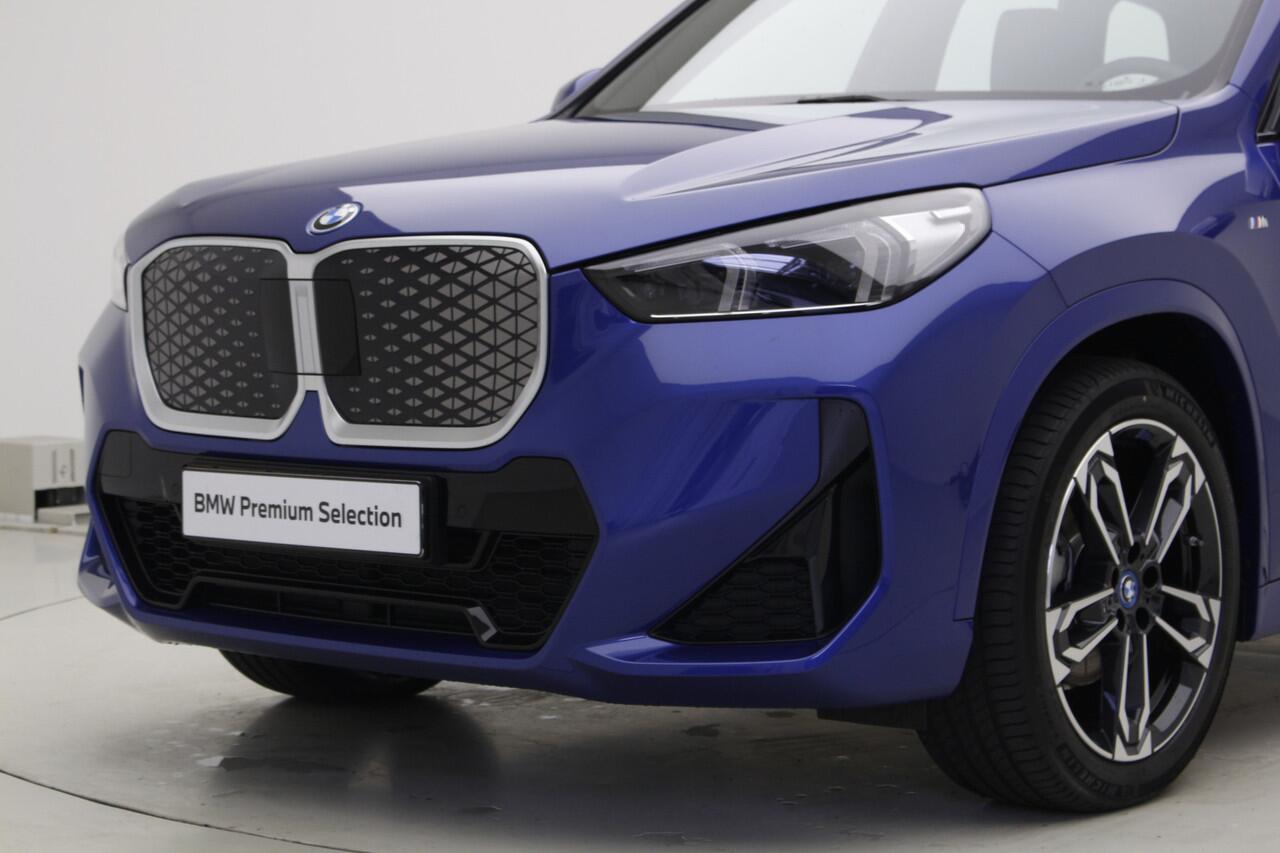 BMW iX1 eDrive20 67 kWh M-Sport | 19" | Trekhaak | Panorama | Premium Pack | Voorbereiding Driving Assistant Plus | | Nu voor 42.495,-