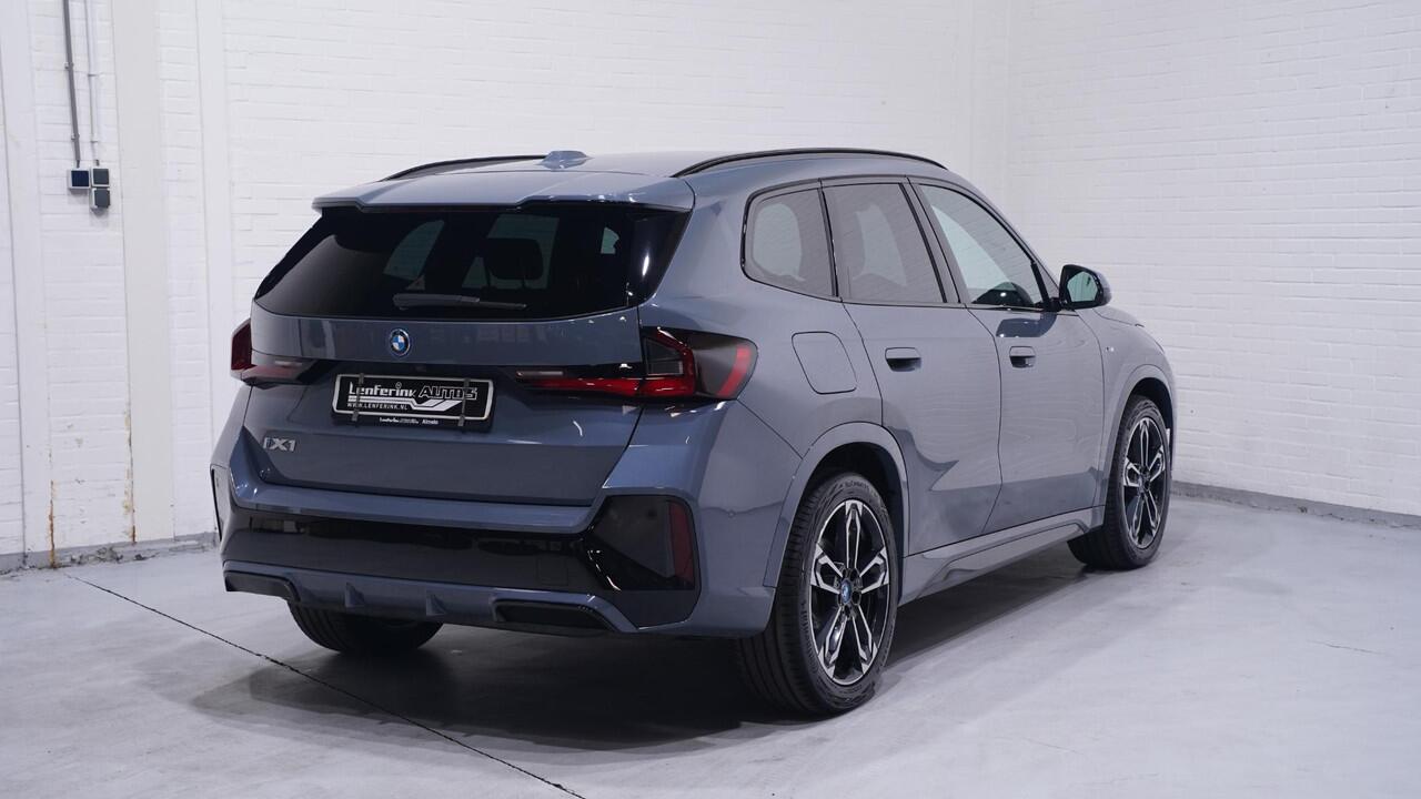BMW iX1 xDrive30 Launch Edition 67 kWh Shadow-Line NAP Rijklaar Accucertificaat 99%