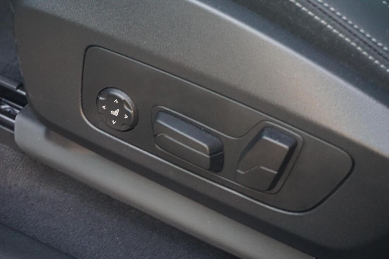 BMW iX1 eDrive20 M Sportpakket Pro 19'' / Panoramadak / Harman Kardon | Ekris Selection