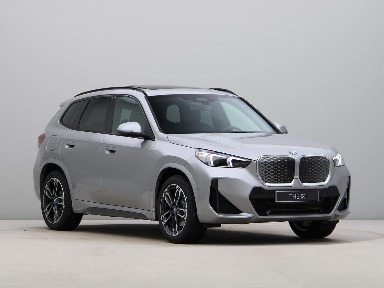 BMW iX1 xDrive30 67 kWh | M-Sportpakket | Trekhaak | 19inch | Ekris Selection