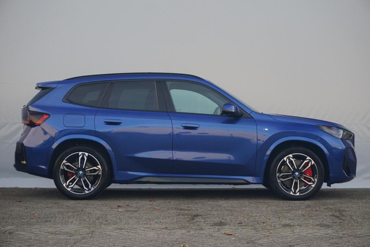 BMW iX1 eDrive20 M Sportpakket Pro 19'' / Panoramadak / Harman Kardon | Ekris Selection