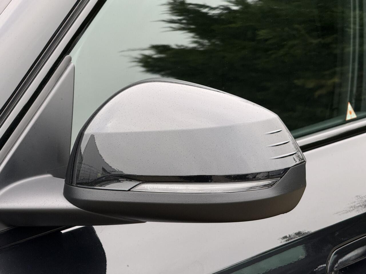 BMW iX1 eDrive20 | M-Sport | 18'' | Camera | Panorama | Getint Glas | Stoelverw.