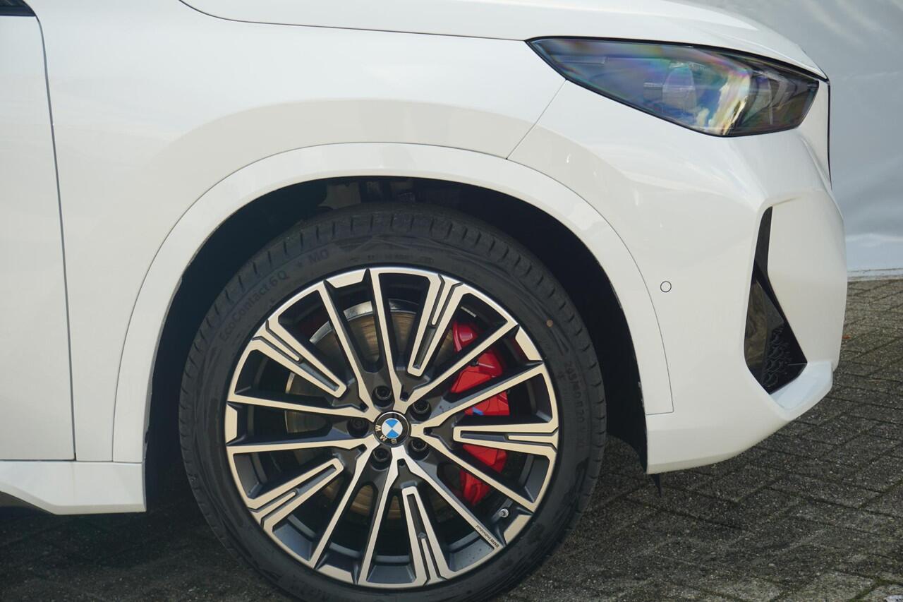 BMW iX1 eDrive20 M Sport Pro | Trekhaak / Head-up / Harman Kardon / Comfortstoelen Elektrische Stoelen met geheugen + Massagefunctie / Rondomzicht camera / Cruise control adaptief