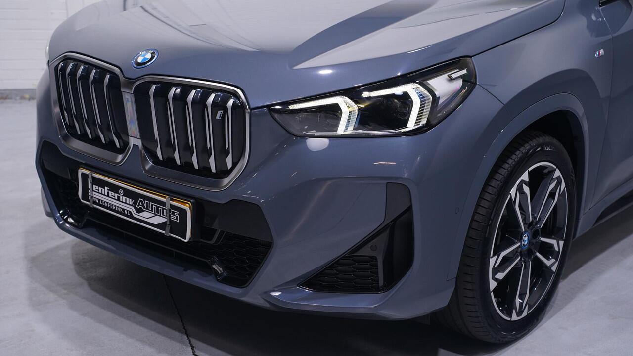 BMW iX1 xDrive30 Launch Edition 67 kWh Shadow-Line NAP Rijklaar Accucertificaat 99%