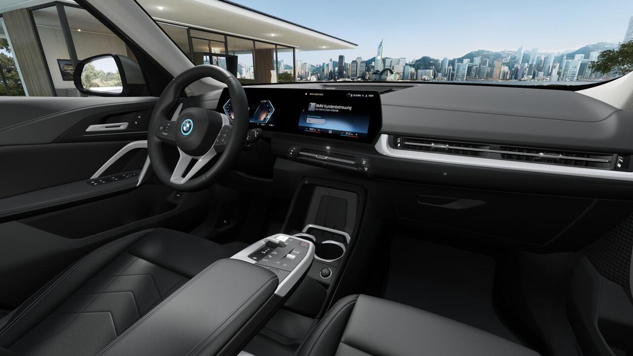 BMW iX1 eDrive20 Pure Edition / Adaptieve LED / Comfort Access / Parking Assistant / Stoelverwarming