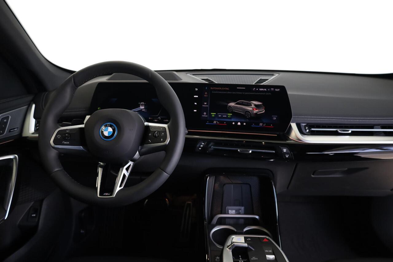 BMW iX1 eDrive20 M Sportpakket Pro | Head-Up Display | Panoramadak | Elektr. Trekhaak