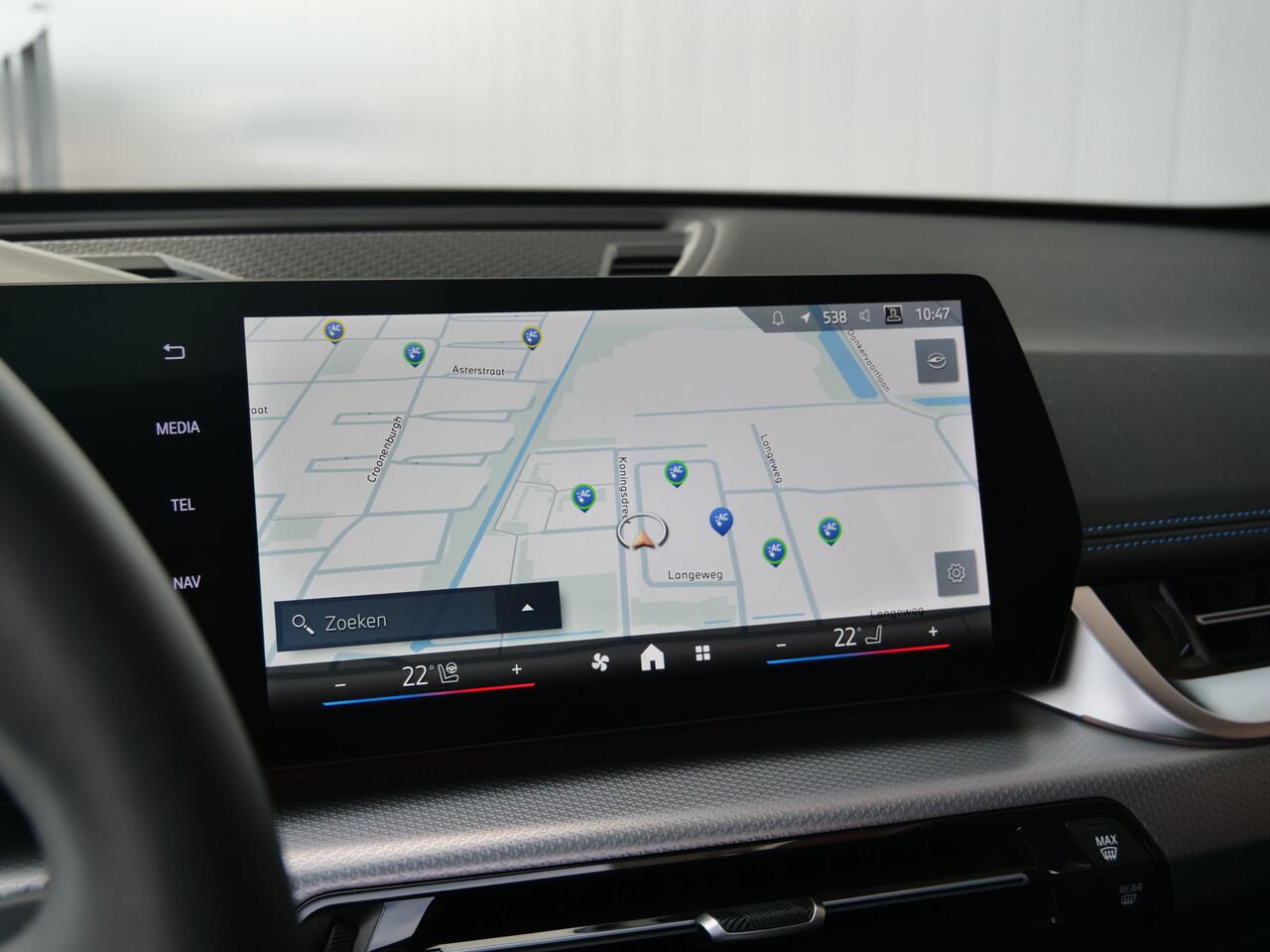 BMW iX1 eDrive20 67 kWh 204 Pk M-sport pakket Pano-dak / Trekhaak / DAB / Navi / Apple Carplay