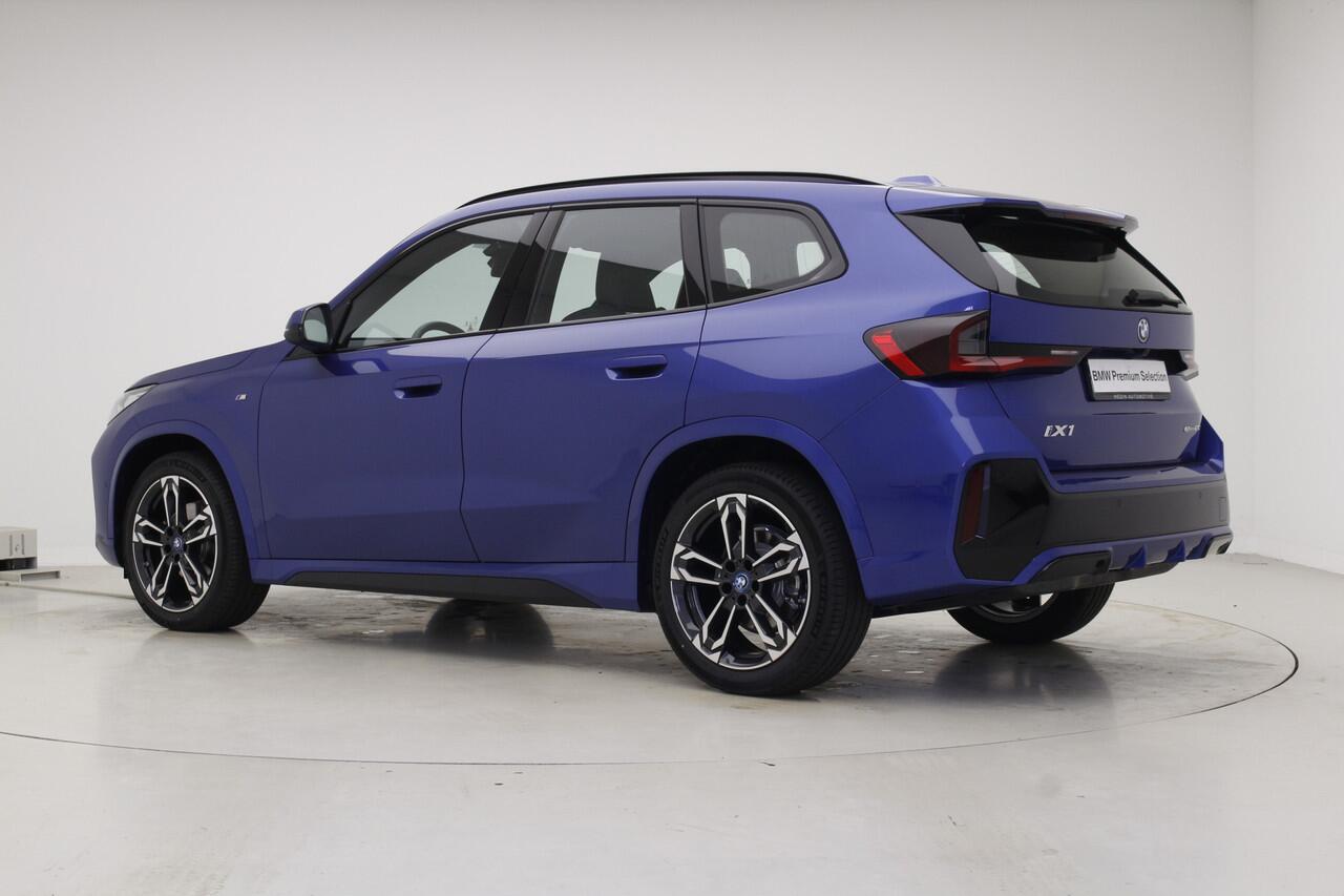 BMW iX1 eDrive20 67 kWh M-Sport | Panorama | 19" | Trekhaak | Premium Pack | Nu voor 45.895,-