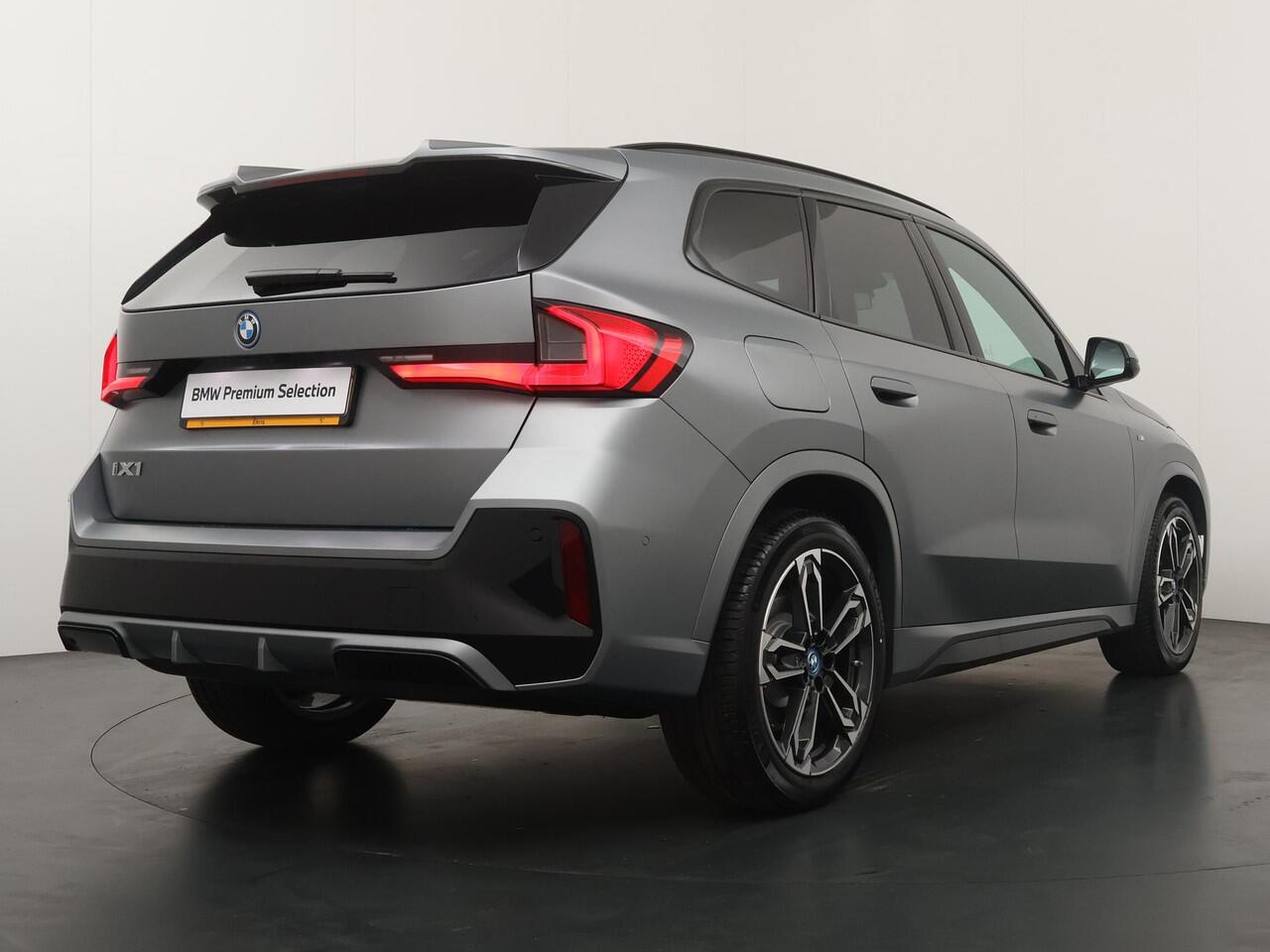 BMW iX1 eDrive20 | M Sportpakket Pro | Premium Pack | Travel Pack