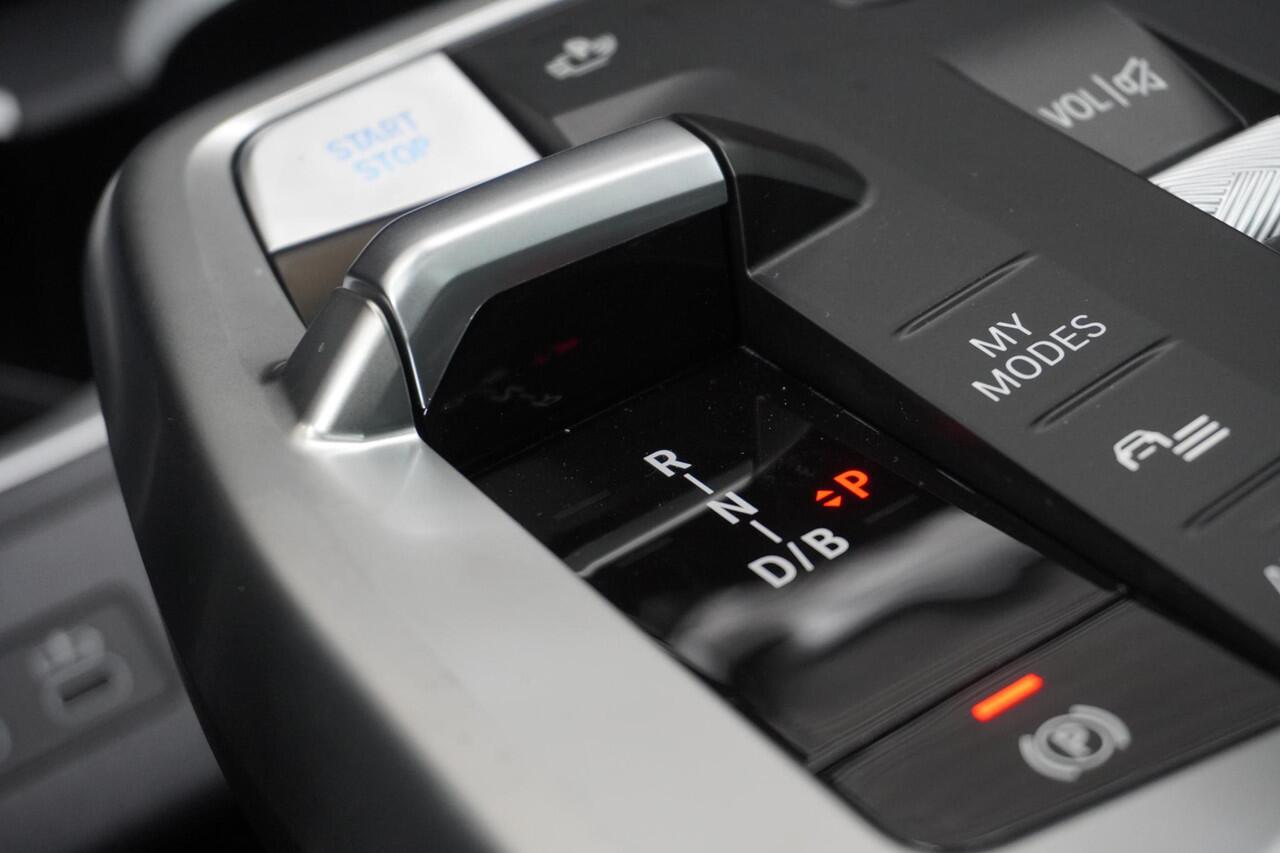 BMW iX1 eDrive20 xLine | Harman-Kardon sound system | BMW Head-Up Display | Parking Assistant Plus | Driving Assistant Plus | Comfort Pack | Trekhaak met elektrisch wegklapbare kogel | Glazen panoramadak