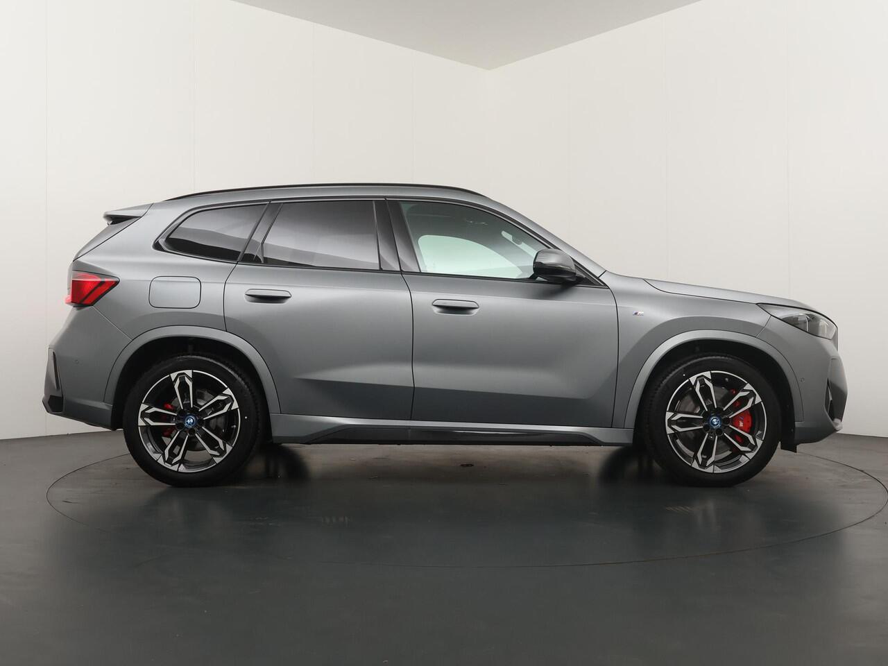 BMW iX1 eDrive20 | M Sportpakket Pro | Premium Pack | Travel Pack