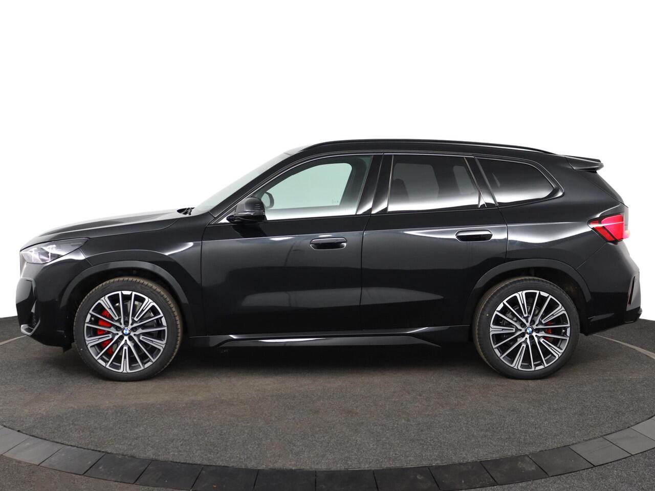 BMW iX1 eDrive20 67 kWh M Sportpakket Pro | Panoramadak | Harman-Kardon | Driving Assistant Plus | Comfort Access | 20 inch