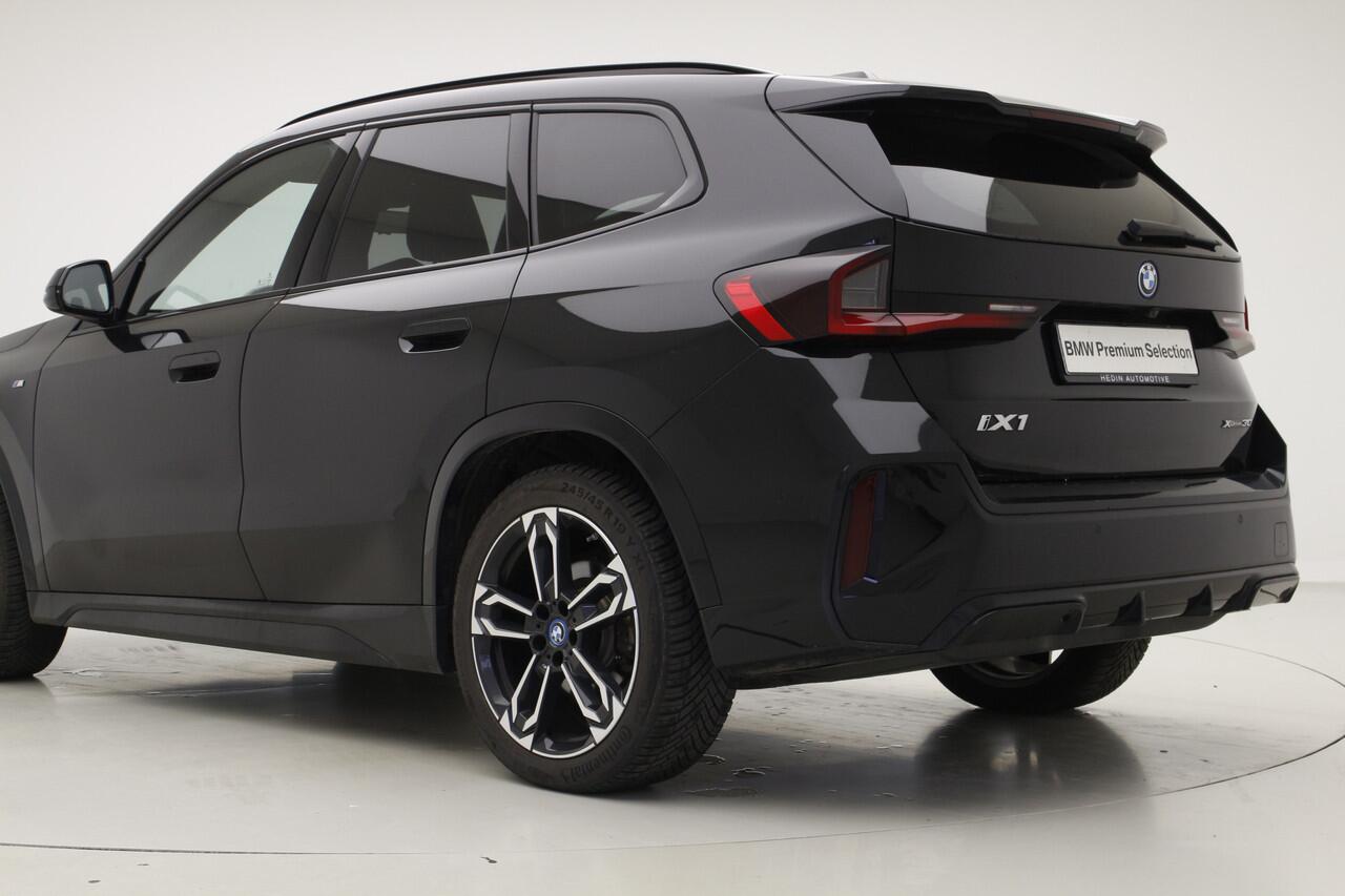 BMW iX1 xDrive30 67 kWh | Panorama | Camera | Harman Kardon | BSI 4jr | Nu voor eur. 47.895,-
