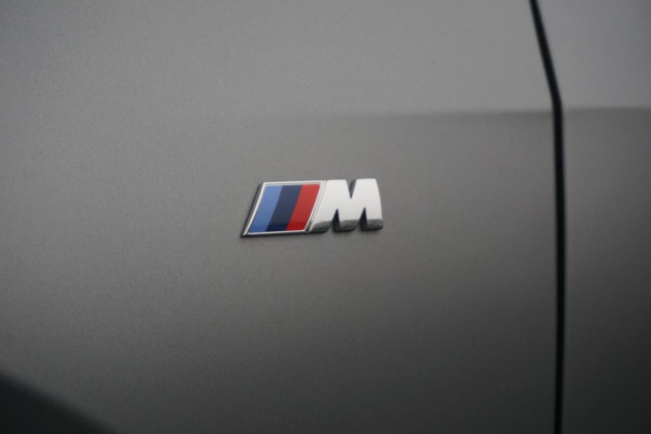 BMW iX1 eDrive20 M Sportpakket 20'' / Harman Kardon / Panoramadak / Comfort Acces / Trekhaak