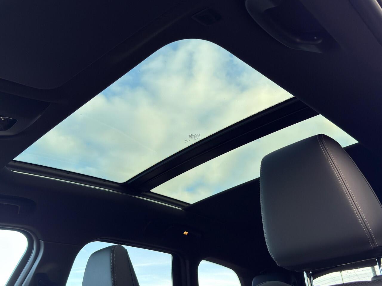 BMW iX1 eDrive20 | M-Sport | Panorama | 21'' | Camera | Harman/Kardon