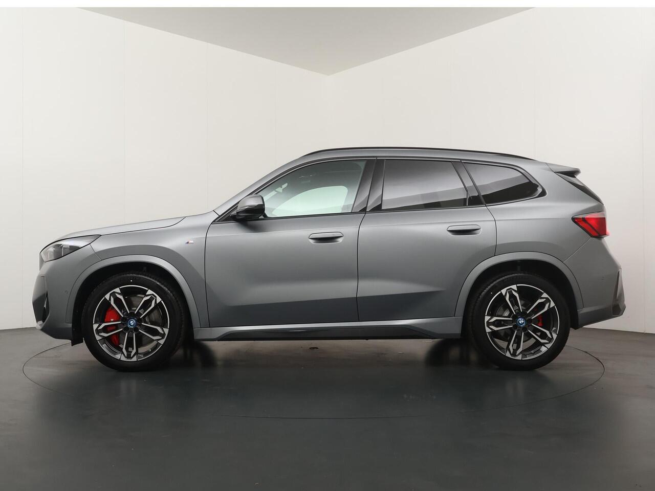 BMW iX1 eDrive20 | M Sportpakket Pro | Premium Pack | Travel Pack