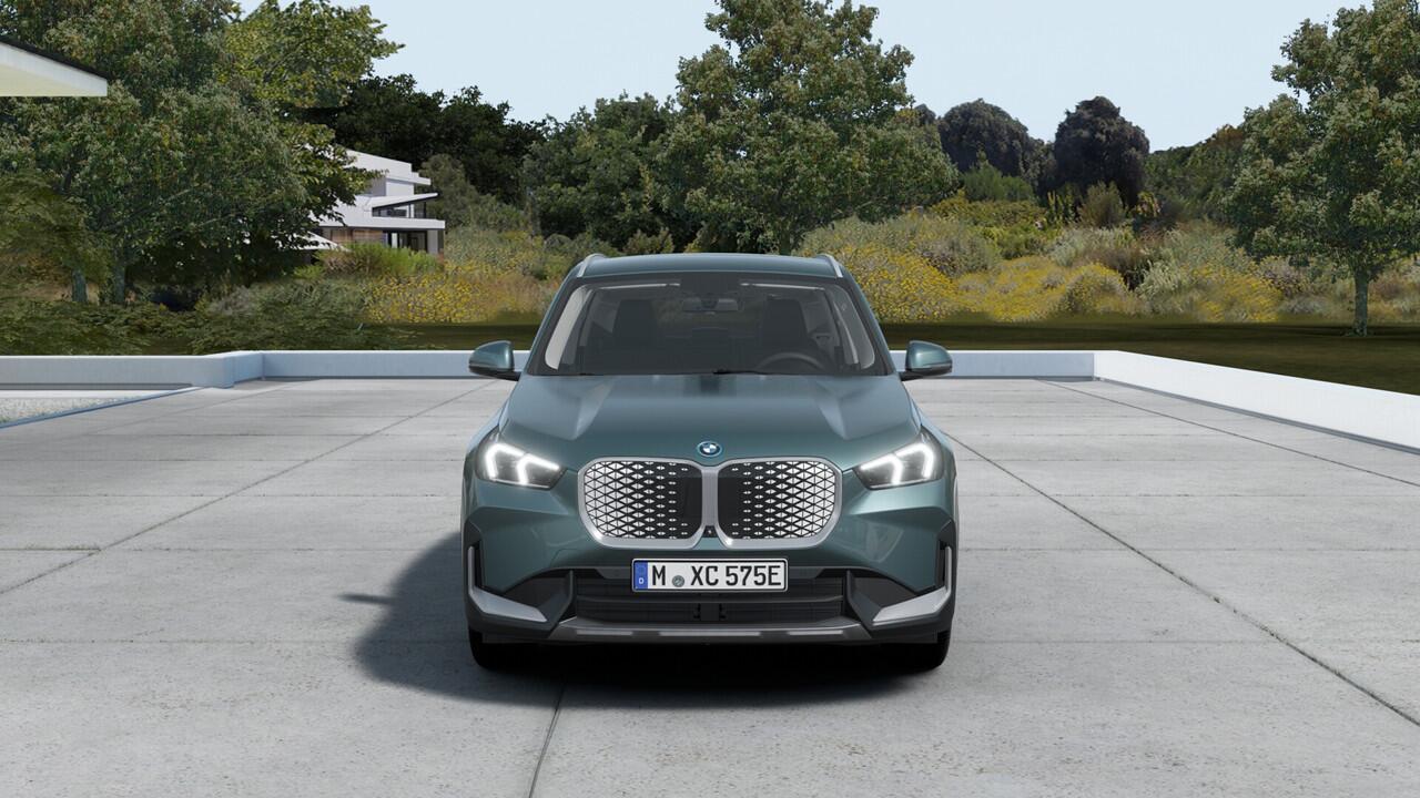 BMW iX1 eDrive20 Pure Edition / Adaptieve LED / Comfort Access / Parking Assistant / Stoelverwarming