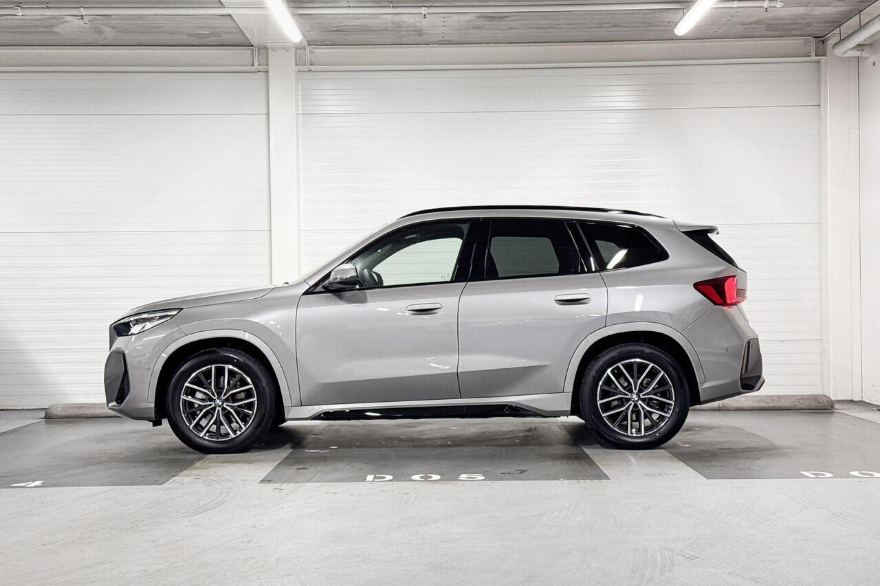 BMW iX1 eDrive20 | M-Sport | Driving Assistant | Parking Assistant | Stoelverwarming | Trekaak