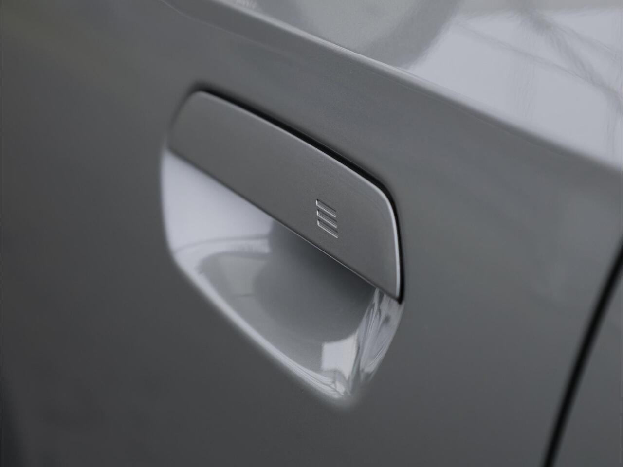 BMW iX1 eDrive20 67 kWh M Sport Edition M Sportpakket Pro/ Verwarmd Stuurwiel/ Comfort Access/ Elektrische Trekhaak/ panoramadak/ Stoelverwarming/ Head-Up/ Harman-Kardon