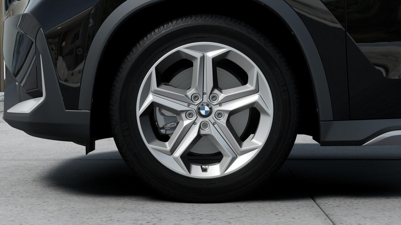 BMW iX1 eDrive20 xLine / Achteruitrijcamera / Adaptieve LED / Comfort Access / Parking Assistant / Stoelverwarming