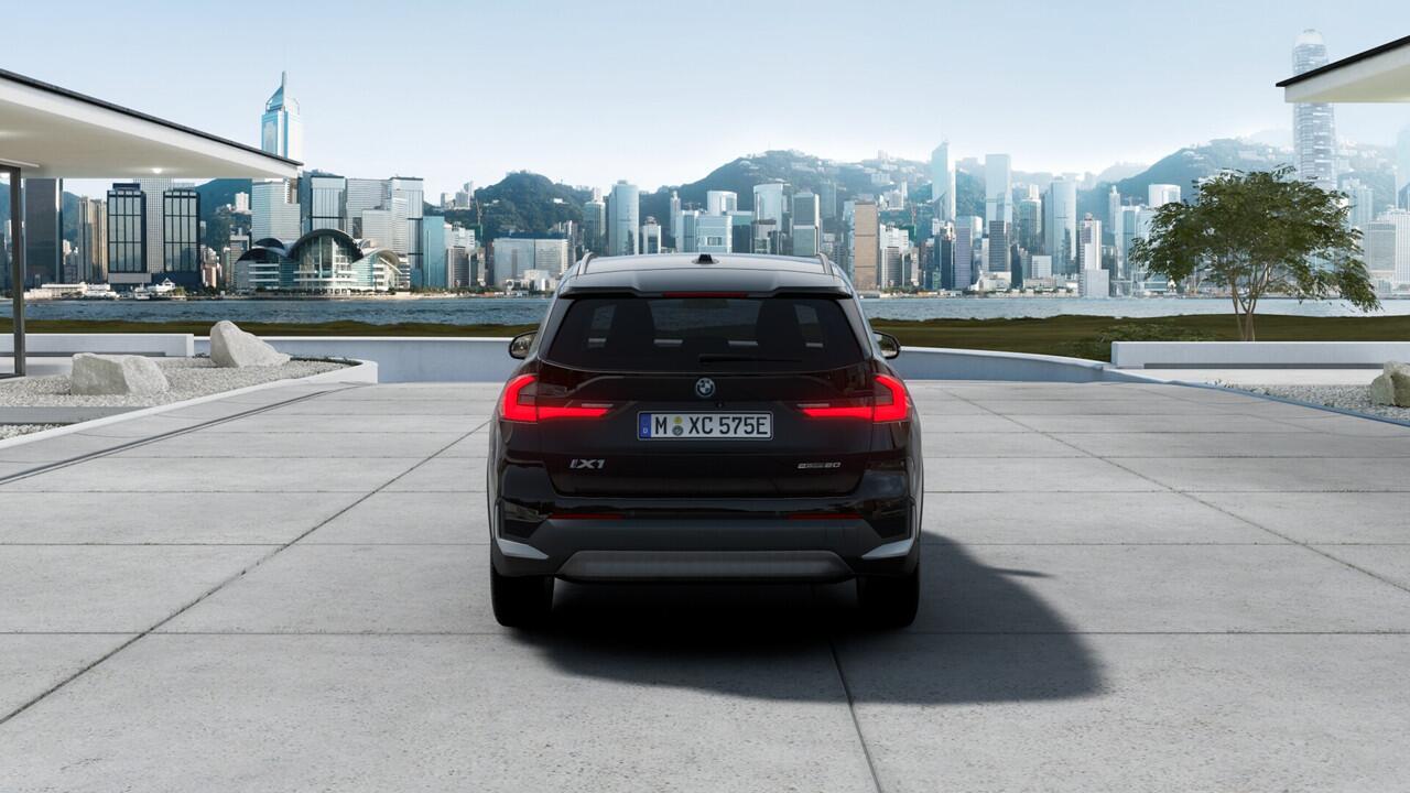 BMW iX1 eDrive20 xLine / Achteruitrijcamera / Adaptieve LED / Comfort Access / Parking Assistant / Stoelverwarming