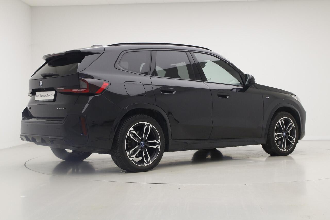BMW iX1 xDrive30 67 kWh | Panorama | Camera | Harman Kardon | Voorbereiding Driving Assistant Plus | BSI 4jr |