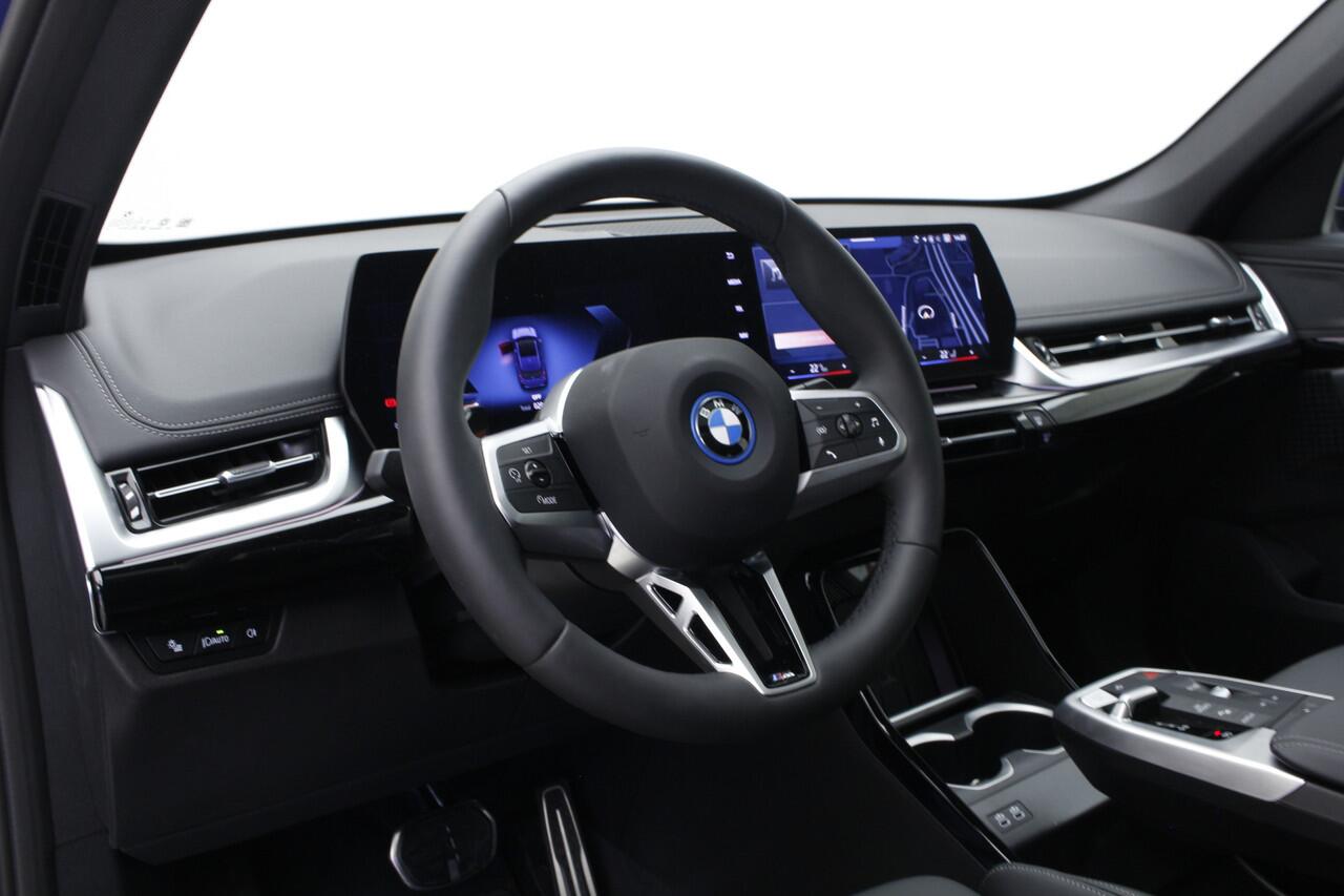 BMW iX1 eDrive20 67 kWh M-Sport | 19" | Panorama | Trekhaak | Premium Pack | Nu voor 42.495,-