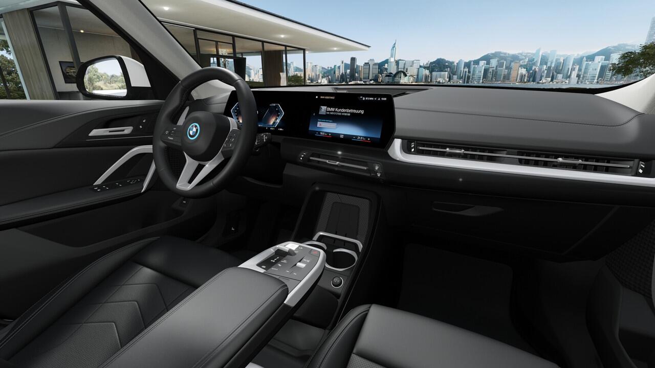 BMW iX1 eDrive20 Pure Edition / Adaptieve LED / Comfort Access / Parking Assistant / Stoelverwarming