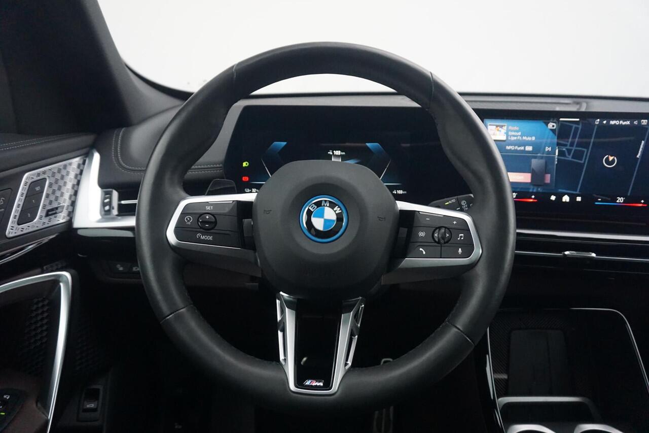 BMW iX1 eDrive20 M Sportpakket 20'' / Harman Kardon / Panoramadak / Comfort Acces / Trekhaak