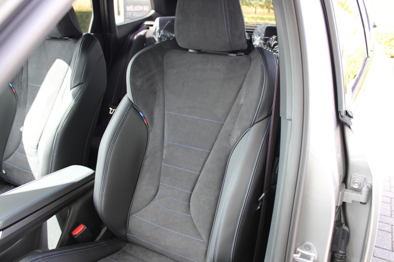 BMW iX1 eDrive20 M Sport / Sportstoelen / Achteruitrijcamera / Comfort Access / M Adaptief onderstel / Adaptieve LED / Parking Assistant / Stuurverwarming