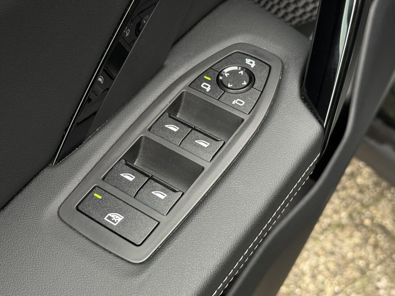 BMW iX1 eDrive20 | Camera | Comfort Access | 18''