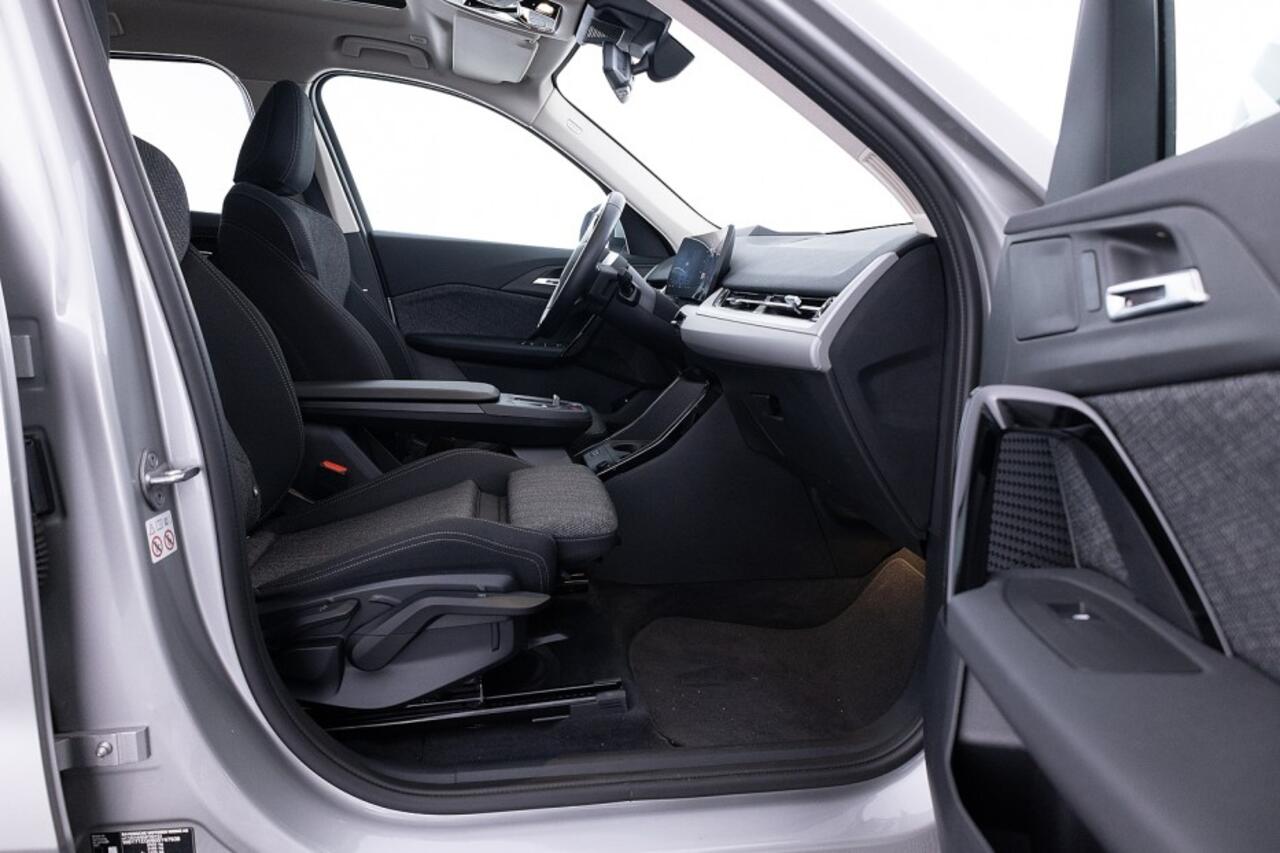 BMW iX1 eDrive20 67 kWh | PANORAMADAK | Full LED ? 1e Eigenaar | SOH 98,6%