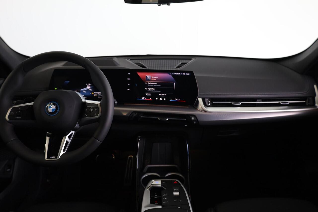 BMW iX1 eDrive20 M Sport Pro | Driving Assitant Plus | Panoramadak | Elektr. Trekhaak