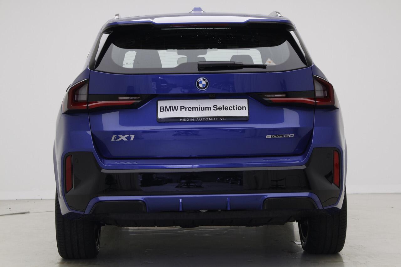 BMW iX1 eDrive20 67 kWh M-Sport | 19" | Trekhaak | Panorama | Premium Pack | Voorbereiding Driving Assistant Plus | | Nu voor 42.495,-