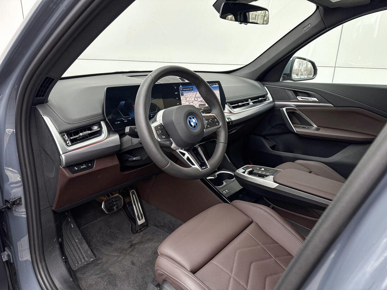 BMW iX1 xDrive30 M-Sport Premium Pack | Selections | M Sport | Stoelverwarming | Driving Assistant Plus | Comfort Access |