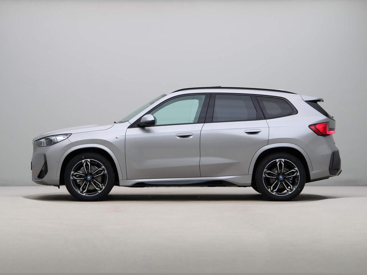 BMW iX1 xDrive30 67 kWh | M-Sportpakket | Trekhaak | 19inch | Ekris Selection