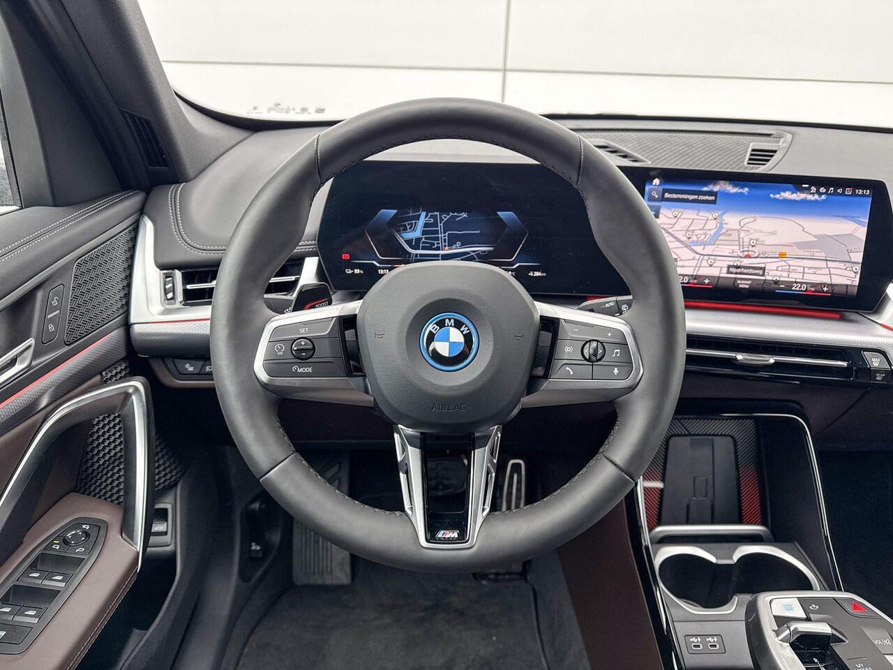 BMW iX1 xDrive30 M-Sport Premium Pack | Selections | M Sport | Stoelverwarming | Driving Assistant Plus | Comfort Access |