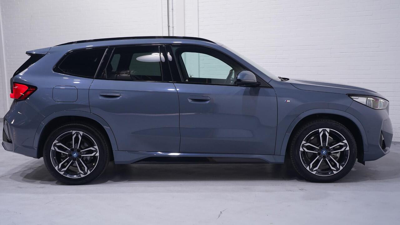 BMW iX1 xDrive30 Launch Edition 67 kWh Shadow-Line NAP Rijklaar Accucertificaat 99%