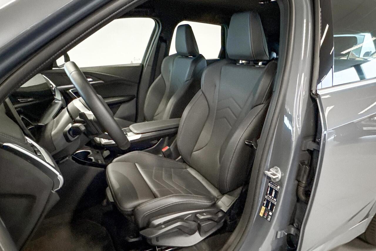 BMW iX1 xDrive30 67 kWh | M Sport | Stoelverwarming | Driving Assistant Plus |