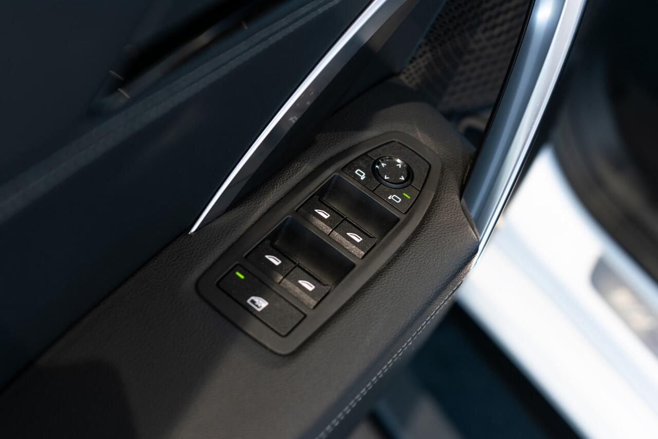 BMW iX1 xDrive30 M-sport Launch Edition 67 kWh Pano|Harman-Kardon|Massage|Incl. BTW