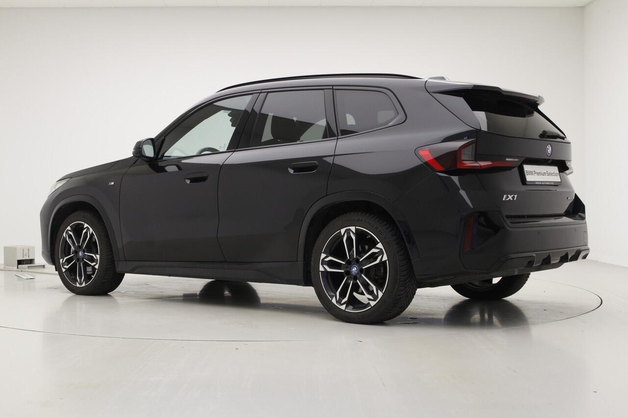 BMW iX1 xDrive30 67 kWh | Panorama | Camera | Harman Kardon | BSI 4jr | Nu voor eur. 47.895,-