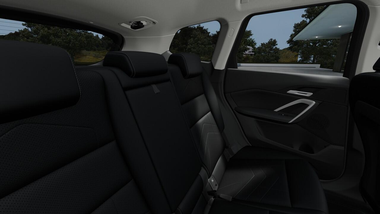 BMW iX1 eDrive20 Pure Edition / Adaptieve LED / Comfort Access / Parking Assistant / Stoelverwarming